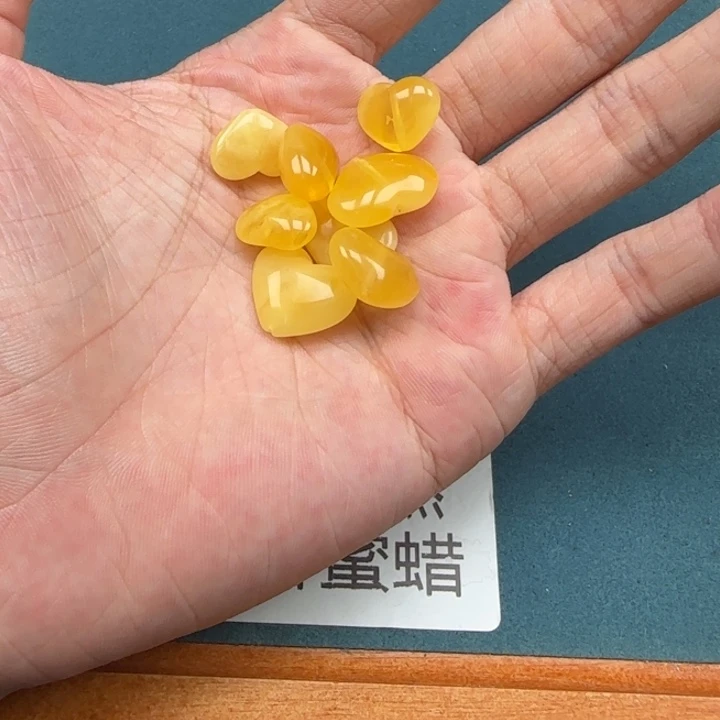 未镶嵌琥珀裸石天然391