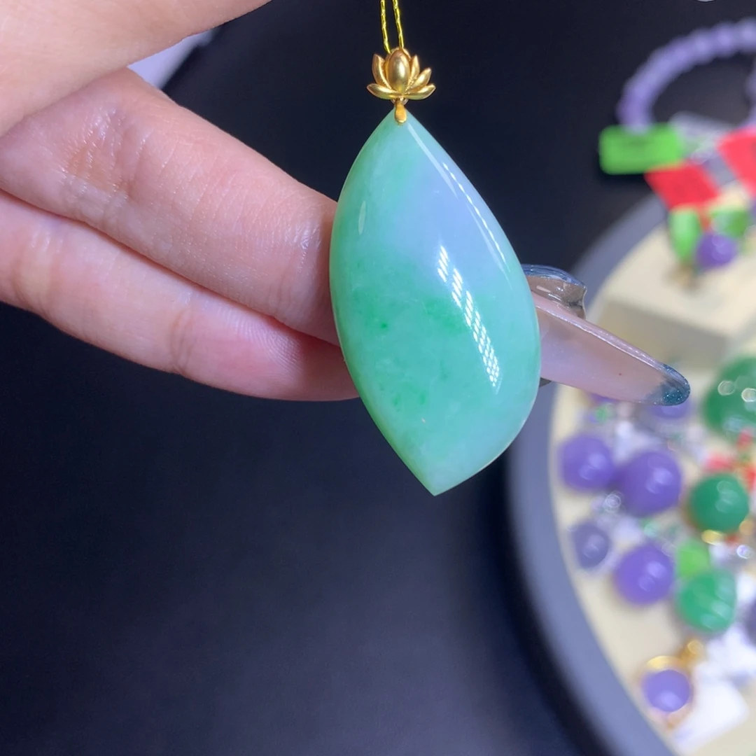 颈饰18K金镶嵌翡翠天然