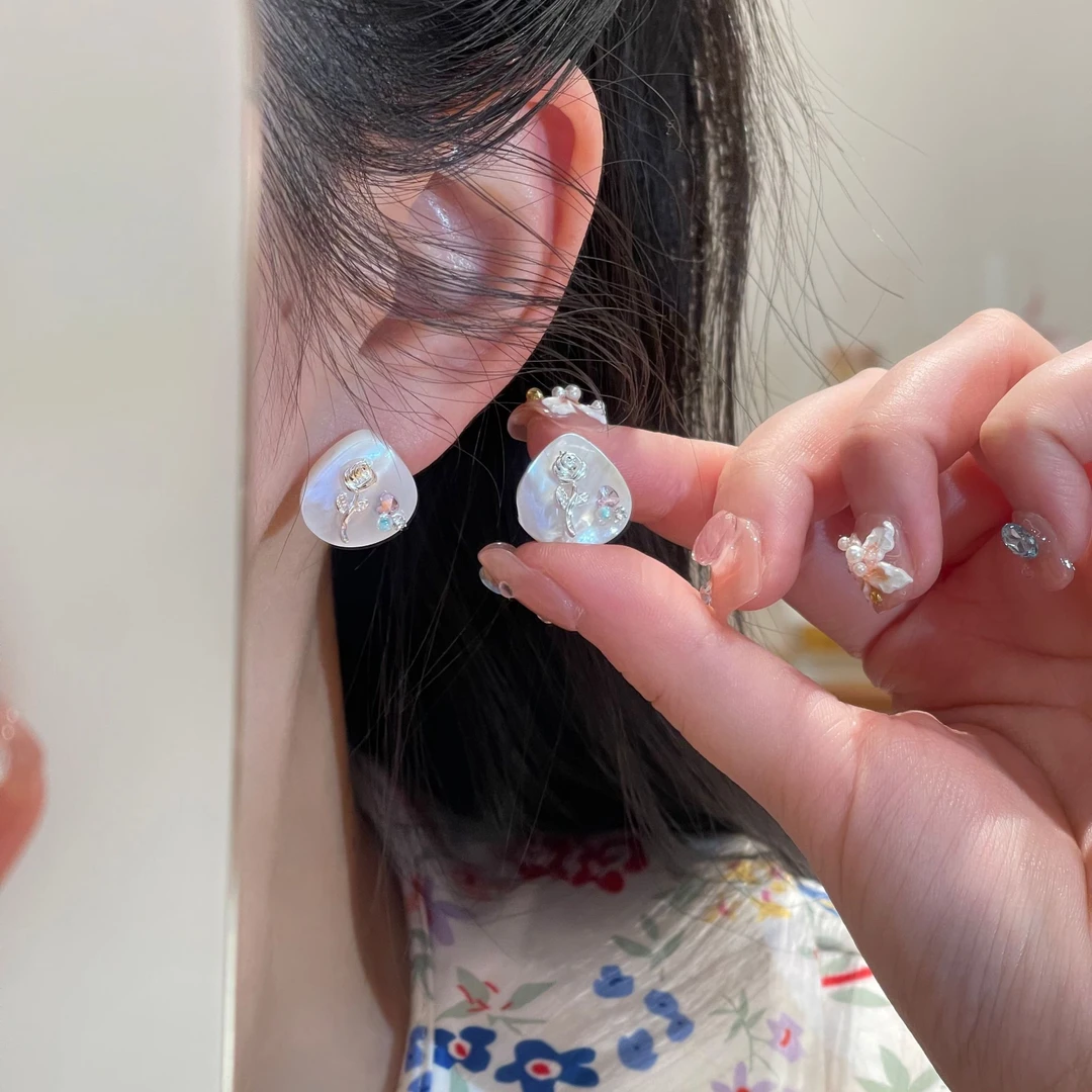 花朵耳钉小众设计百搭温柔气质简约高级感耳钉R2840