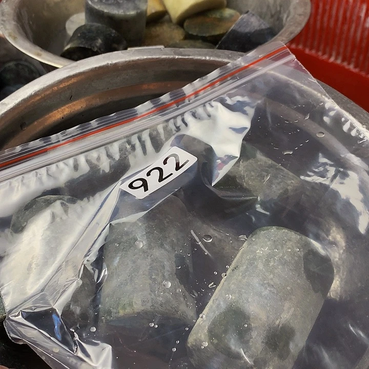 蛇纹石玉未镶嵌珠宝半成品滕*居