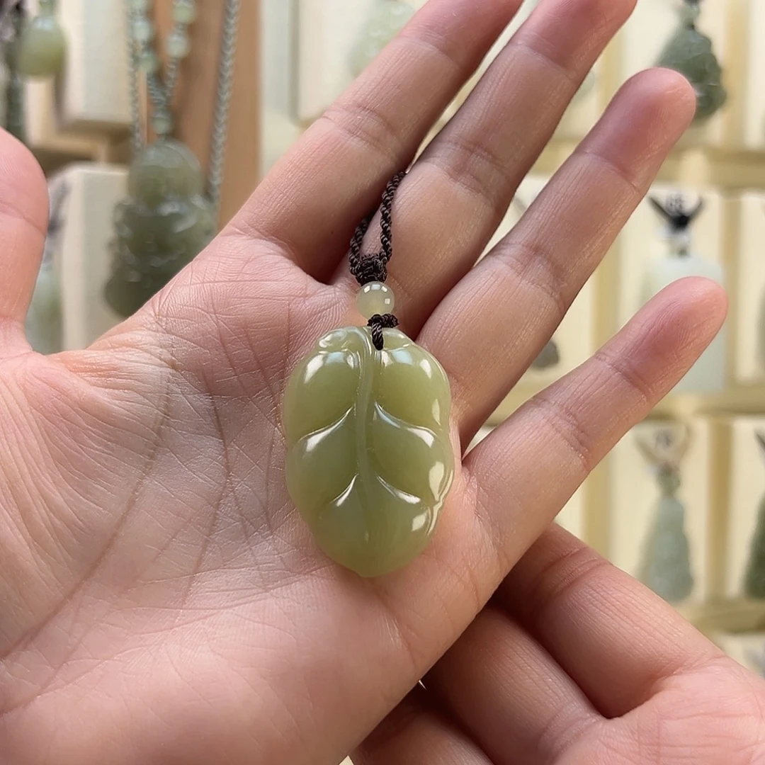 ****安和田玉未镶嵌颈饰