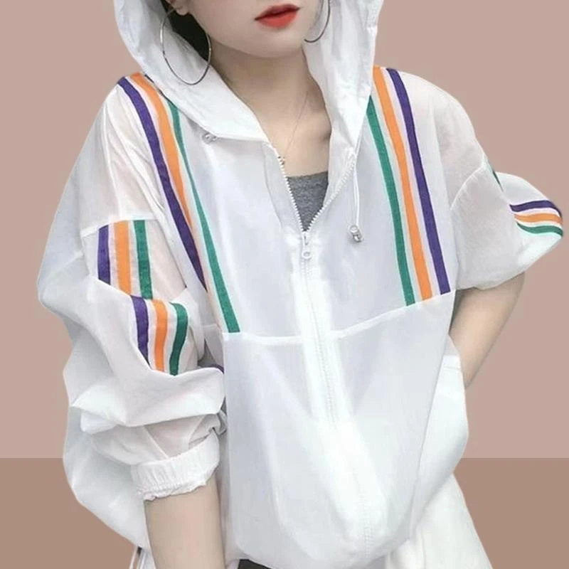 大码女装防晒衣女2025夏季新款三条杠连帽防晒外套小个子户外轻薄