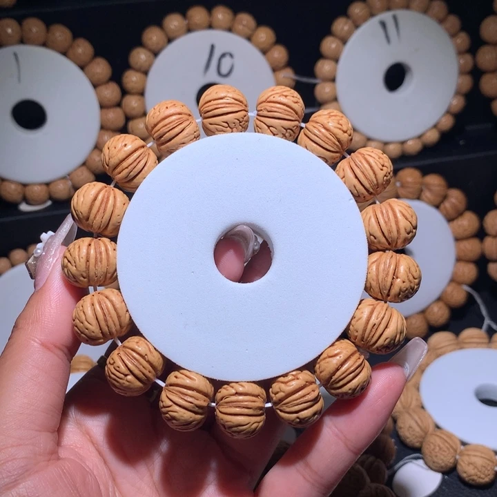 手串桃核肉纹元宝