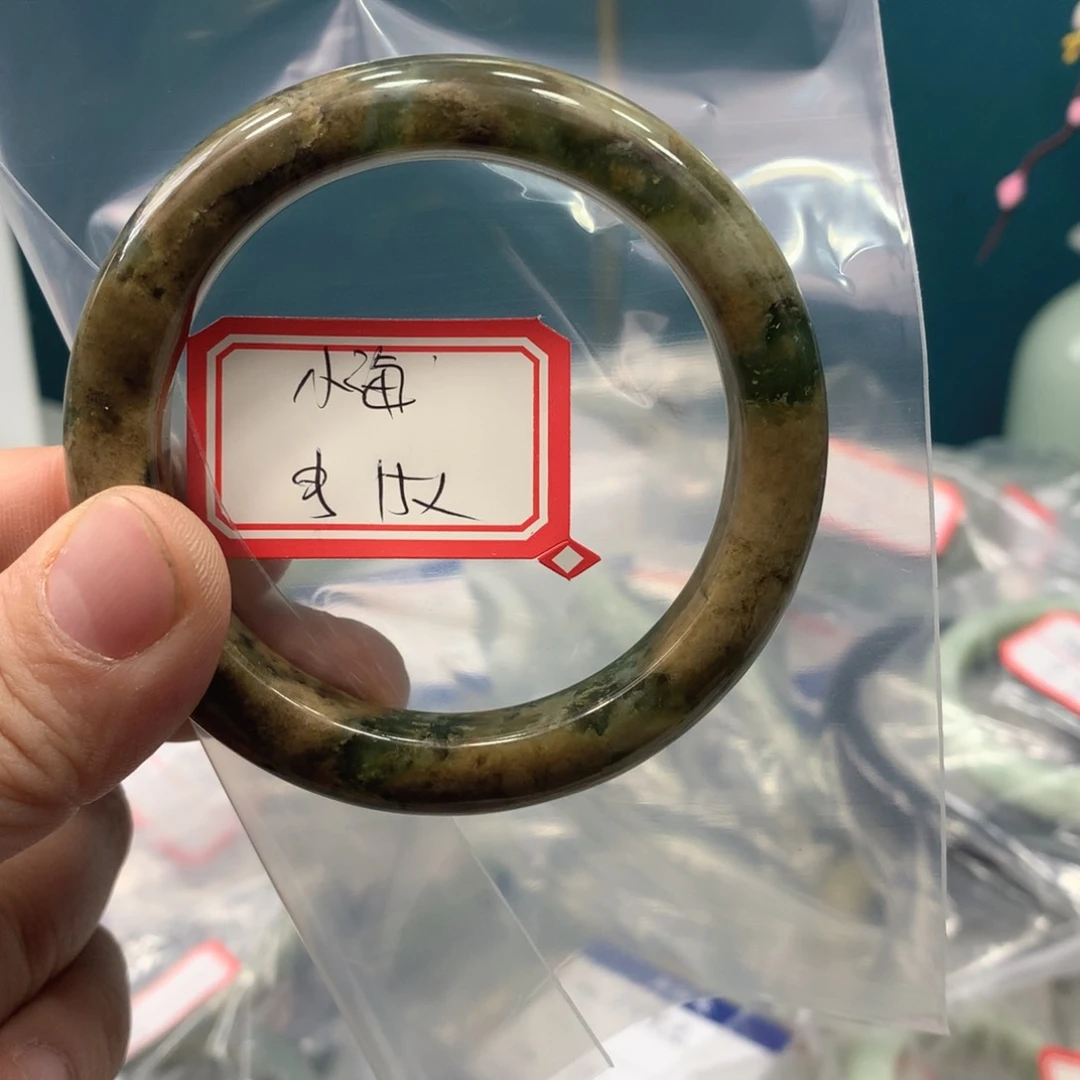 蛇纹石玉手镯未镶嵌小****萄