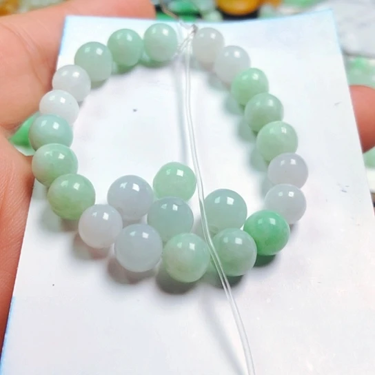 翡翠颈饰未镶嵌余****?珠子