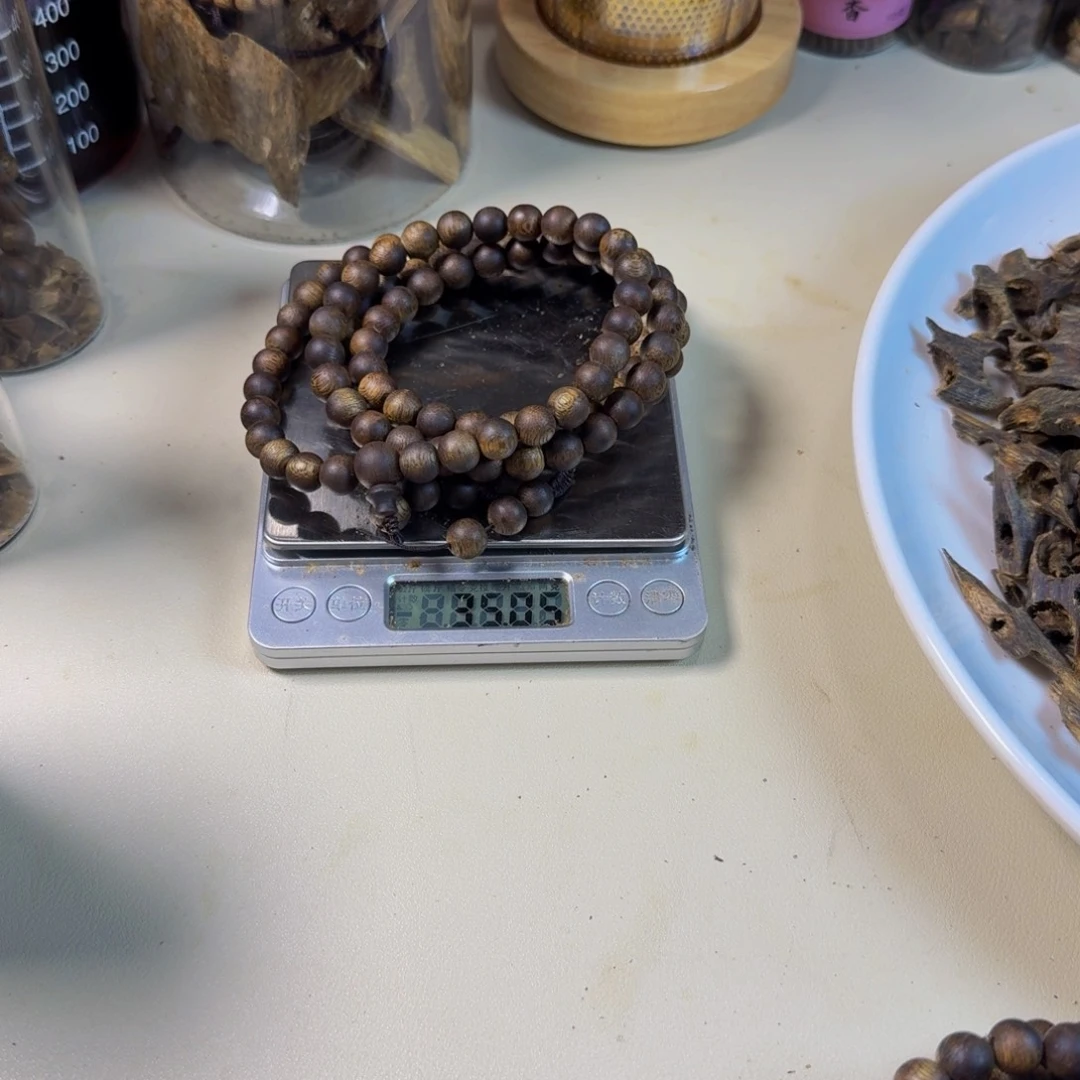 ****⁰沉香碎屑沉香乌身圆叶09圆珠多圈35g