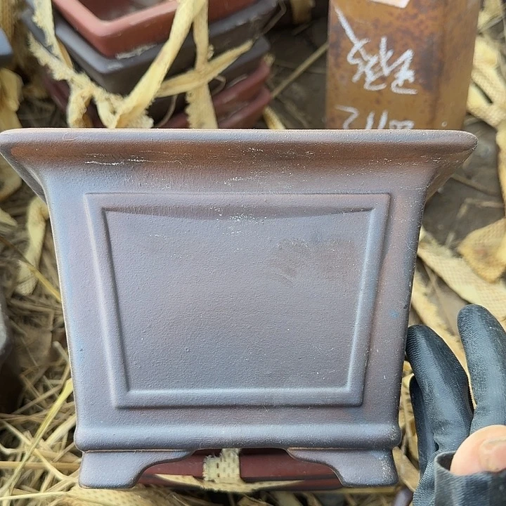 紫砂和白石组成为长方形片状