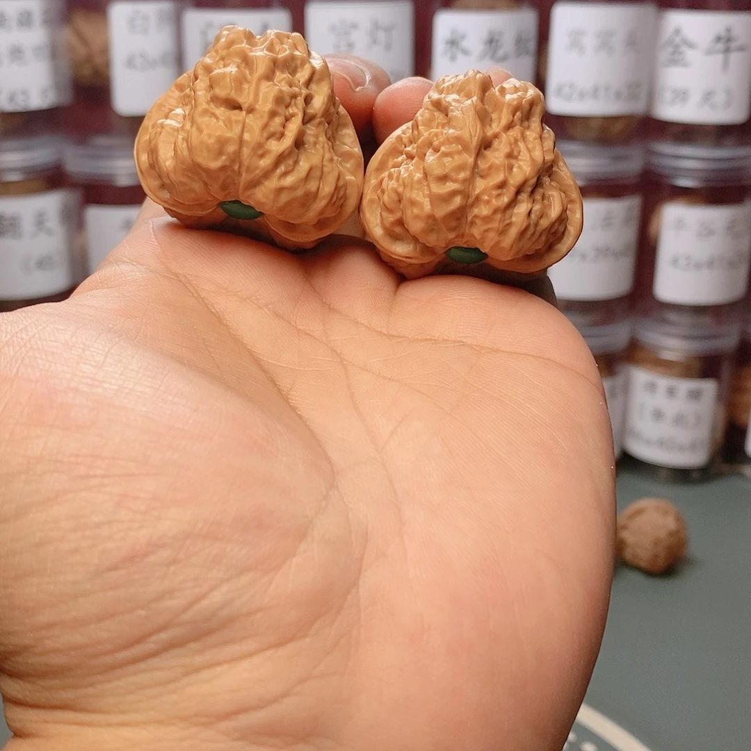 40尺寸三角蛤蟆头文玩核桃