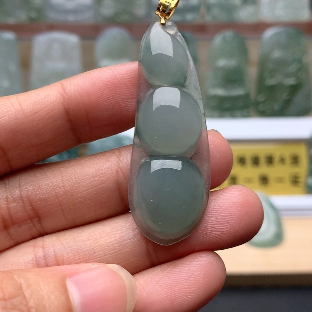 翡翠未镶嵌颈饰福豆