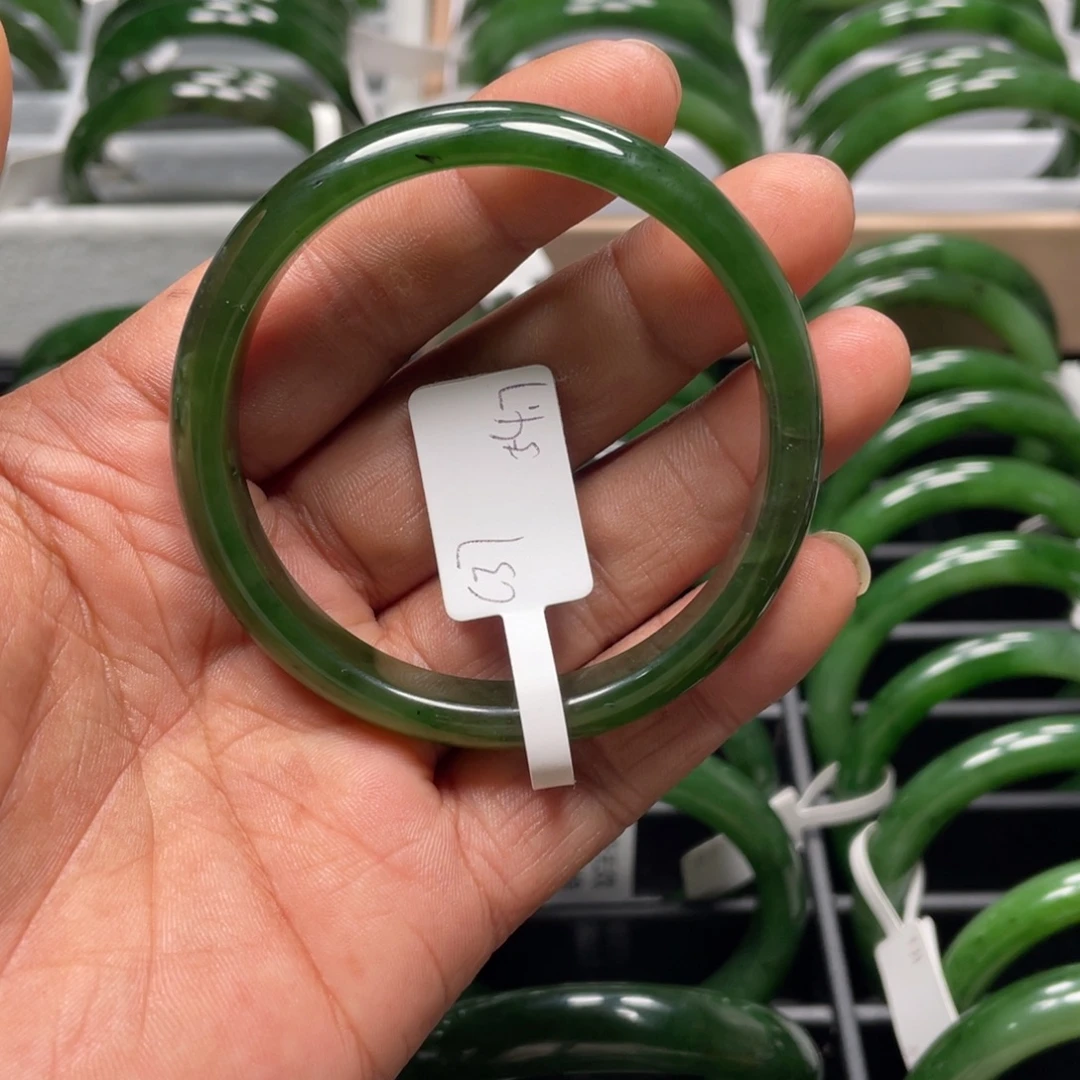 和田玉（碧玉）未镶嵌手镯