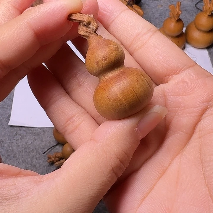 檀香木吊坠老山檀香雕刻龙头小葫芦微瘤疤