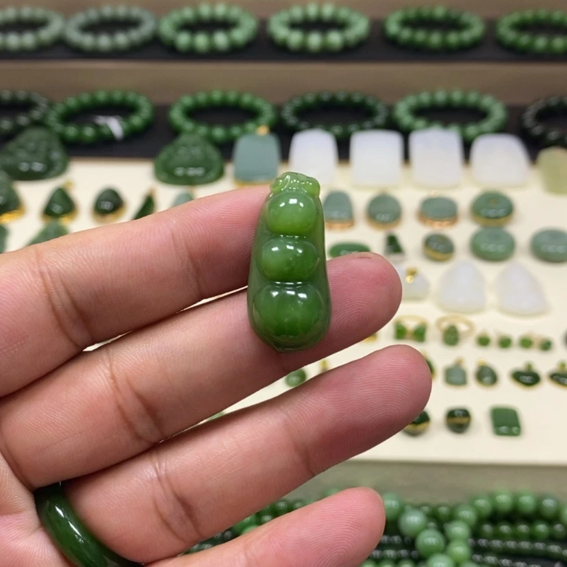【闪购商品】颈饰未镶嵌和田玉（碧玉）