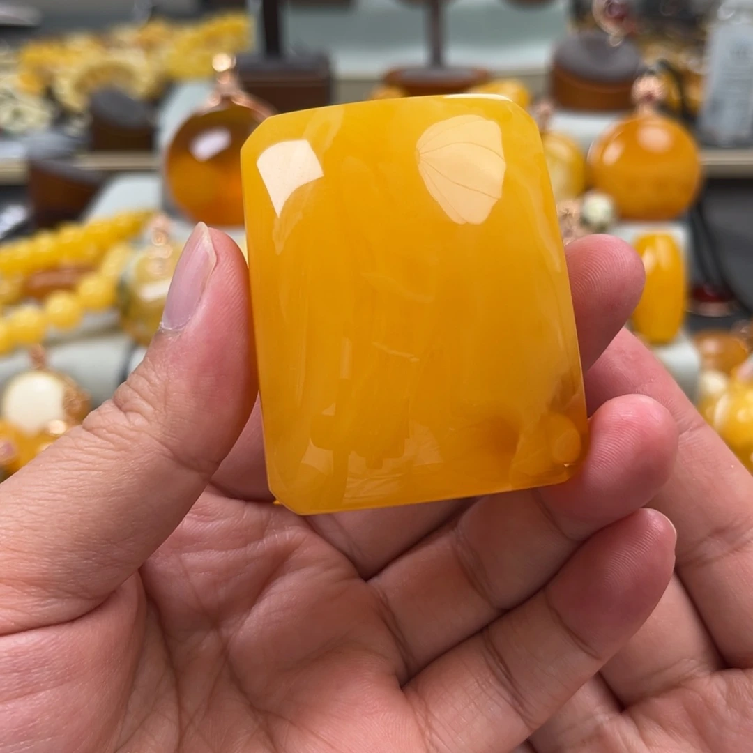 蜜蜡未镶嵌珠宝奇石