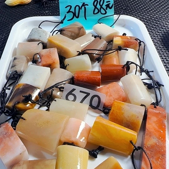 印石青田石老挝石椭圆随形印章30个88元，尺寸2-3公分