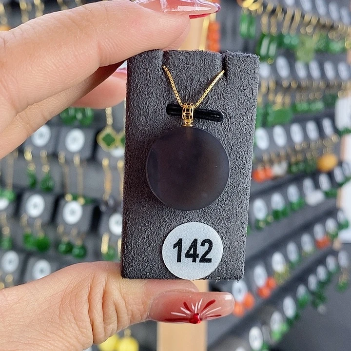 和田玉吊坠(赠链)18K金镶嵌