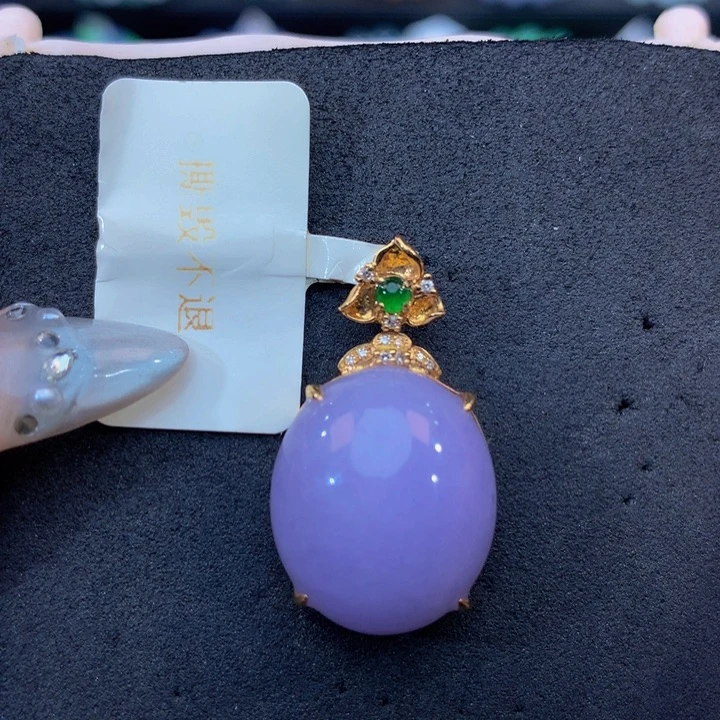 翡翠18K金镶嵌颈饰翡翠