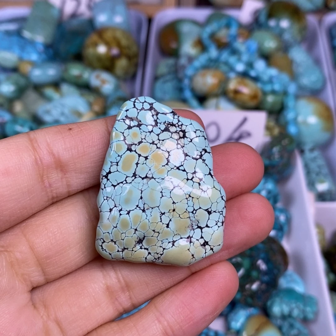 绿松石未镶嵌颈饰