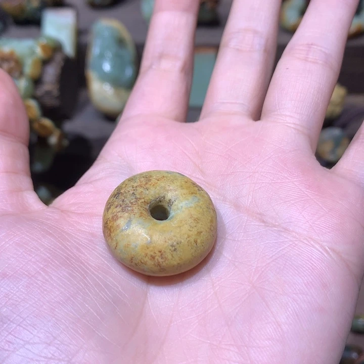 未镶嵌岫岩河磨玉（透闪石质玉）挂件