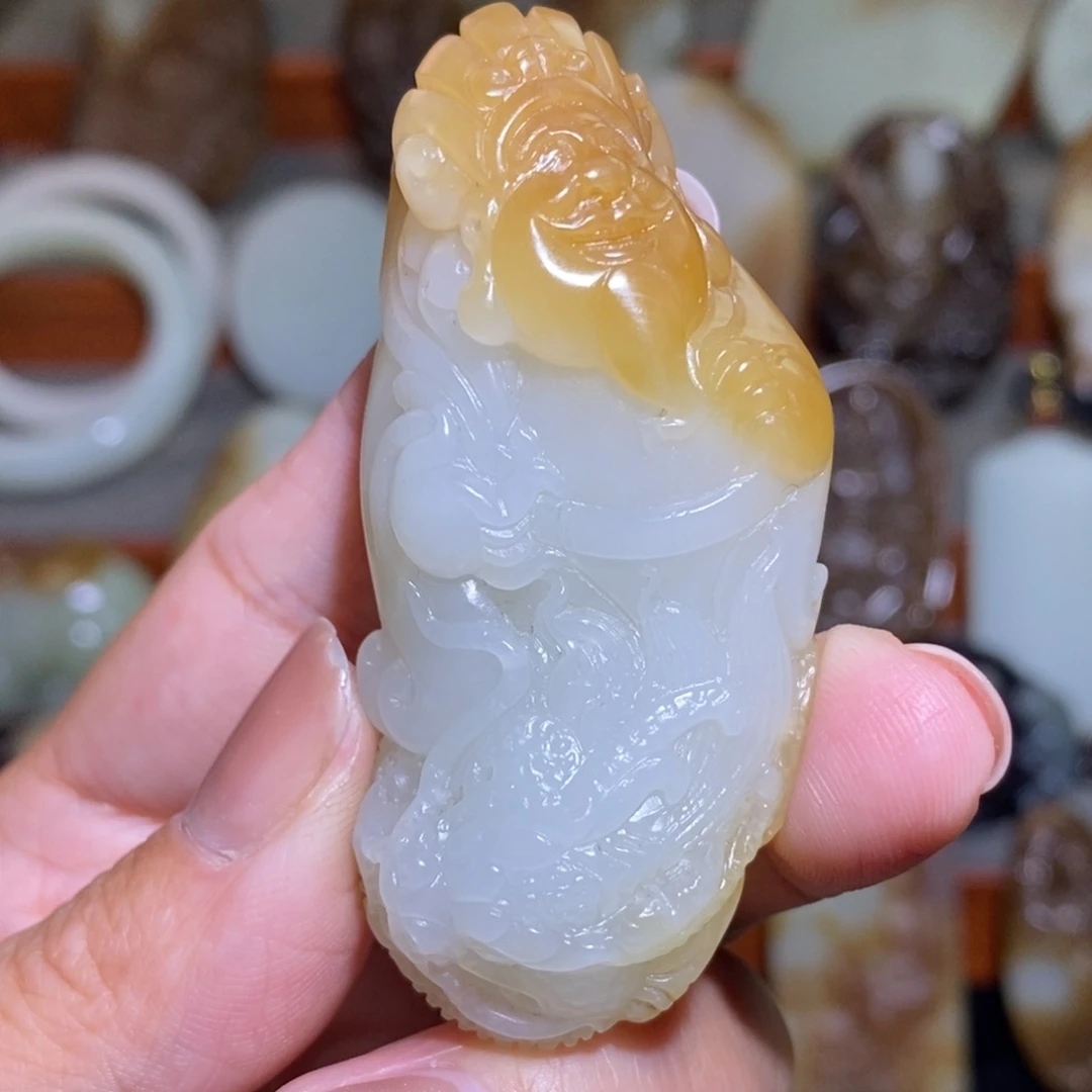 颈饰未镶嵌和田玉（糖玉）