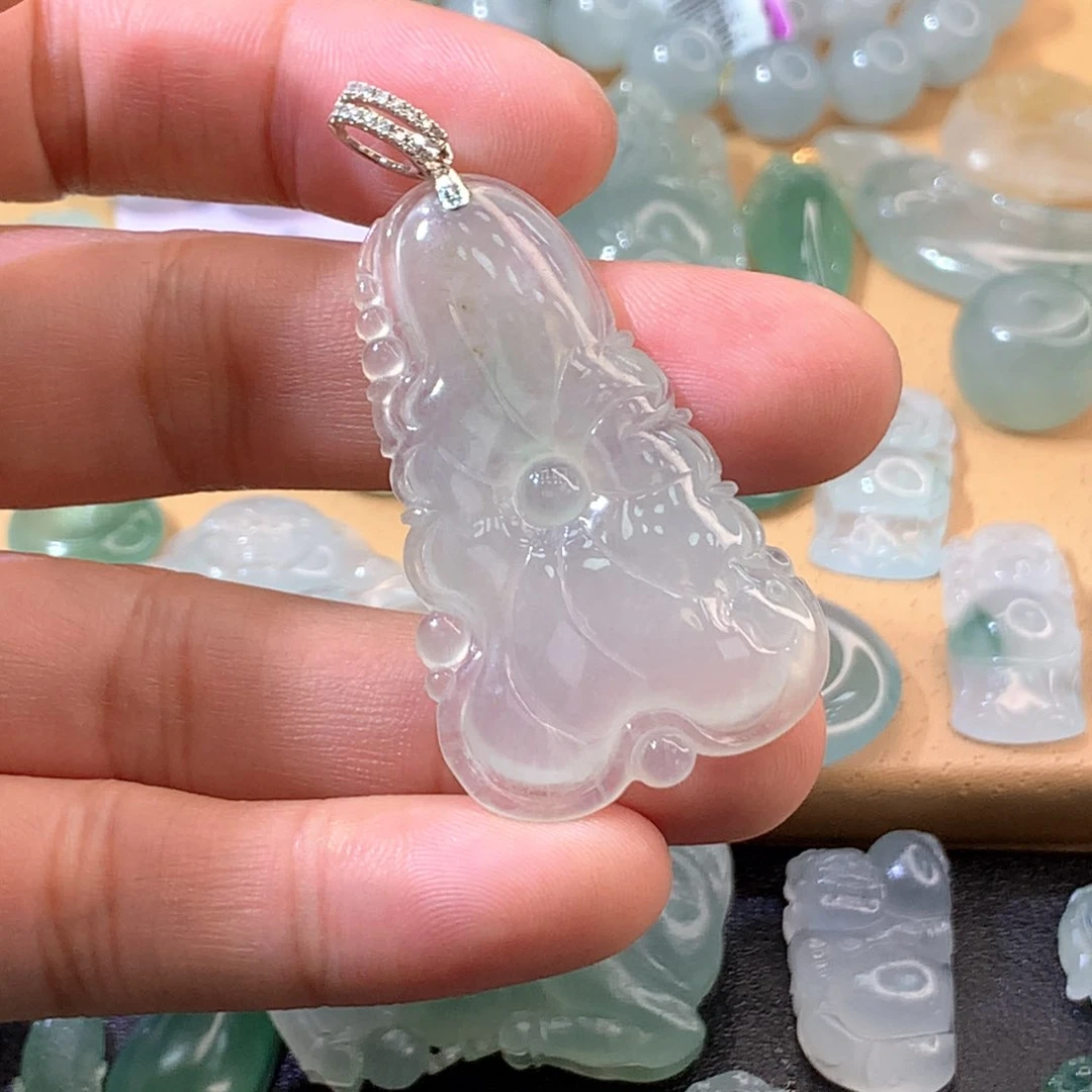 颈饰18K金镶嵌翡翠