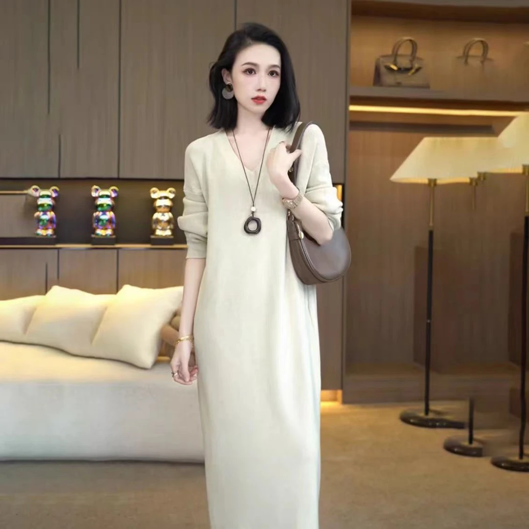 新款V领法式高级感慵懒风毛衣裙秋冬妈妈轻奢气质宽松加厚连衣裙