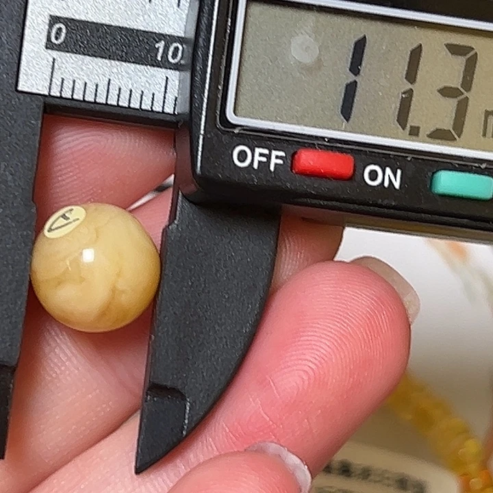 蜜蜡未镶嵌裸石147