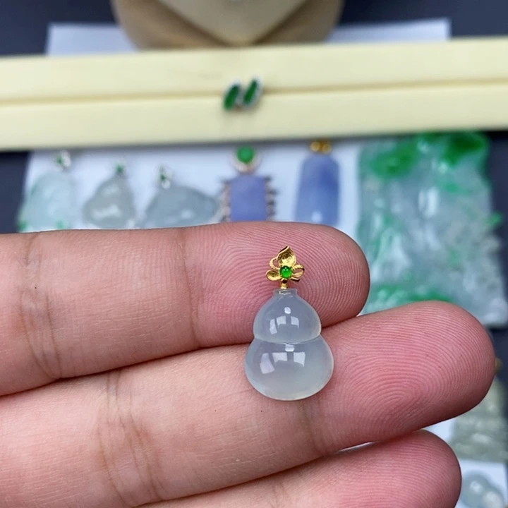 吊坠(赠链)18K金镶嵌翡翠葫芦