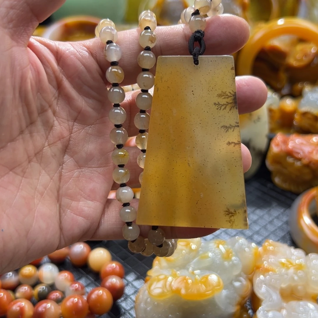 石英质玉未镶嵌颈饰