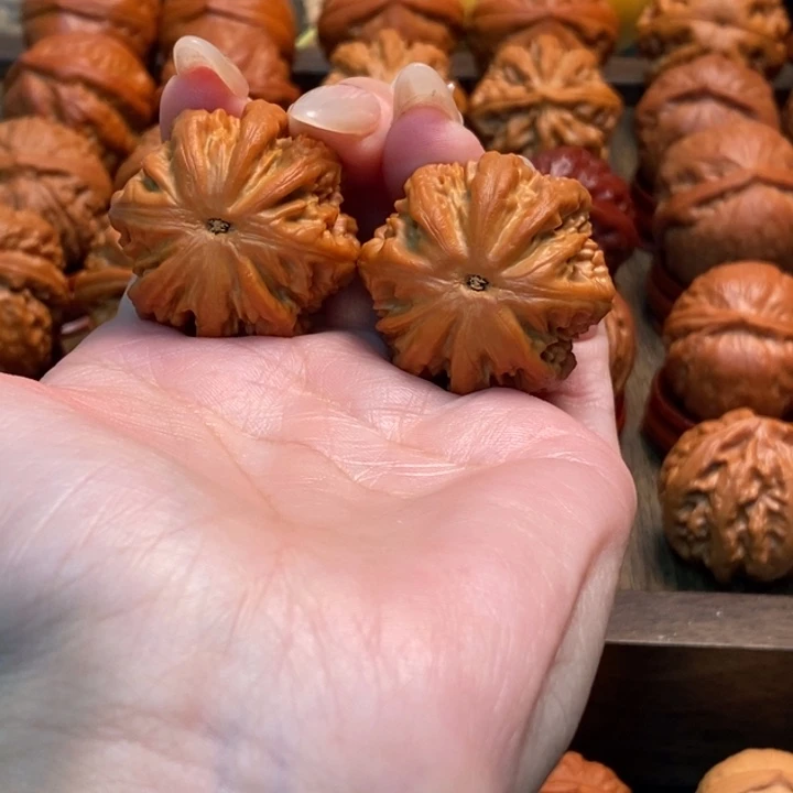 家***鸟文玩核桃吊坠八棱王