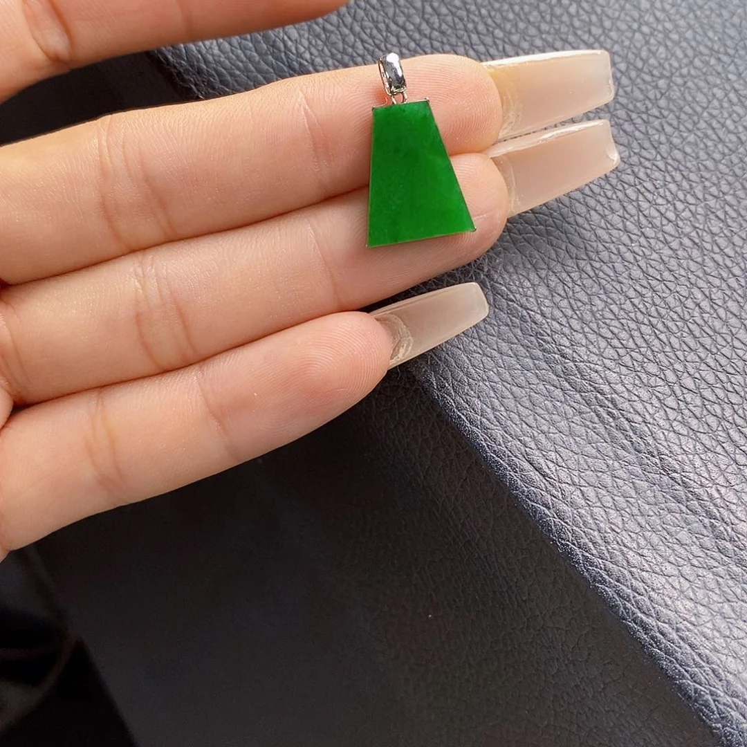 翡翠18K金镶嵌颈饰翡翠