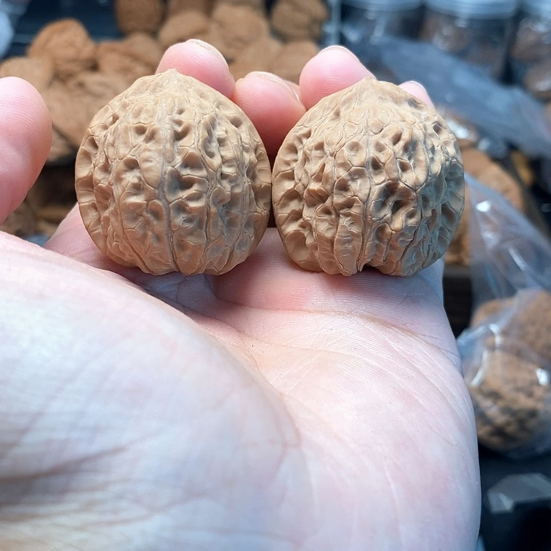 星****1文玩核桃蜡皮小狮子35-01