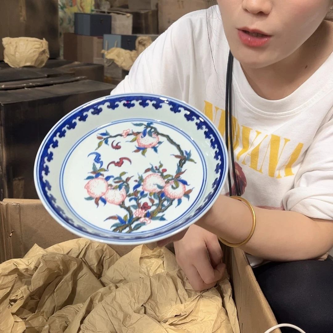摆件////景德镇陶瓷器。带支架。绿。