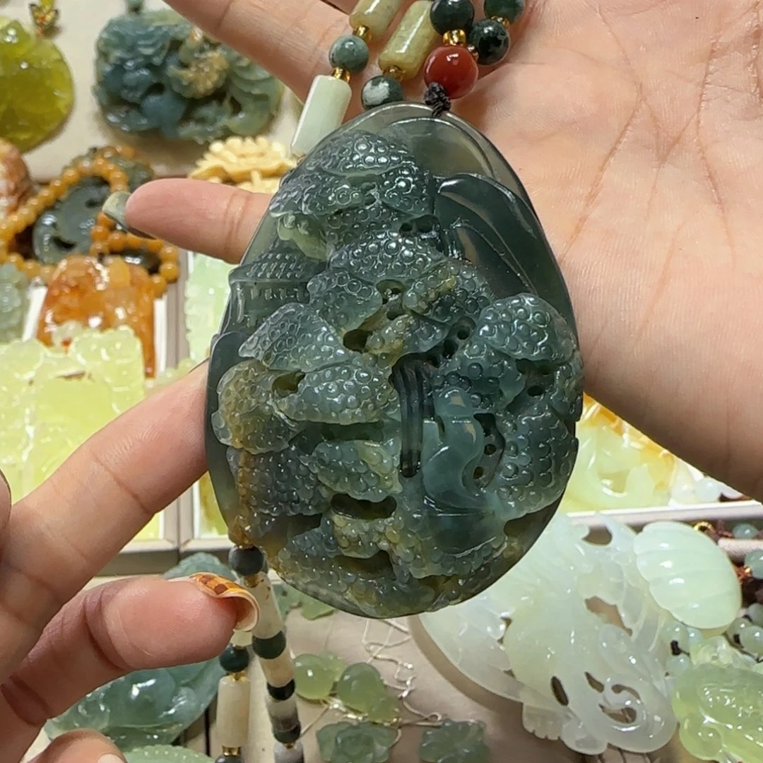 未镶嵌蛇纹石玉吊坠
