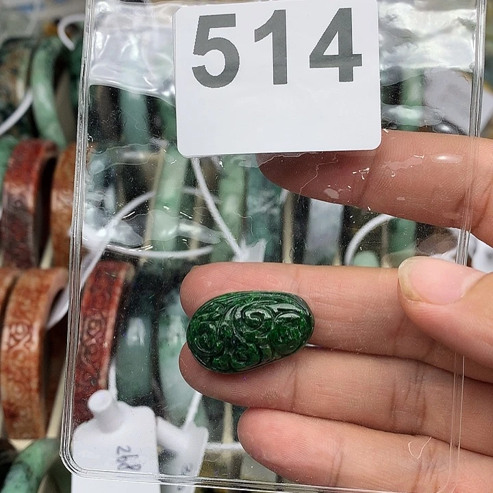 翡翠未镶嵌颈饰朵*翡翠