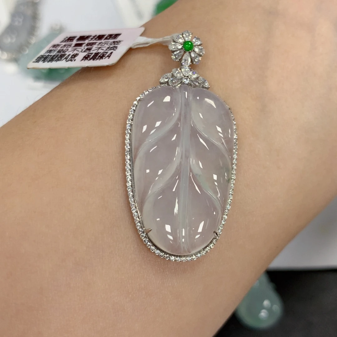 颈饰18K金镶嵌翡翠