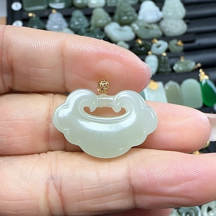 和田玉吊坠(不含链)18K金镶嵌墨*