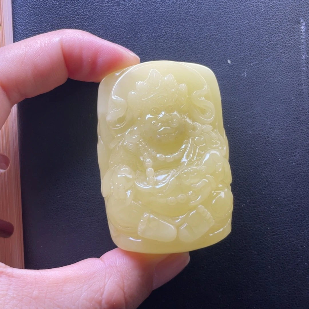 琥珀未镶嵌颈饰天然的琥珀蜜蜡