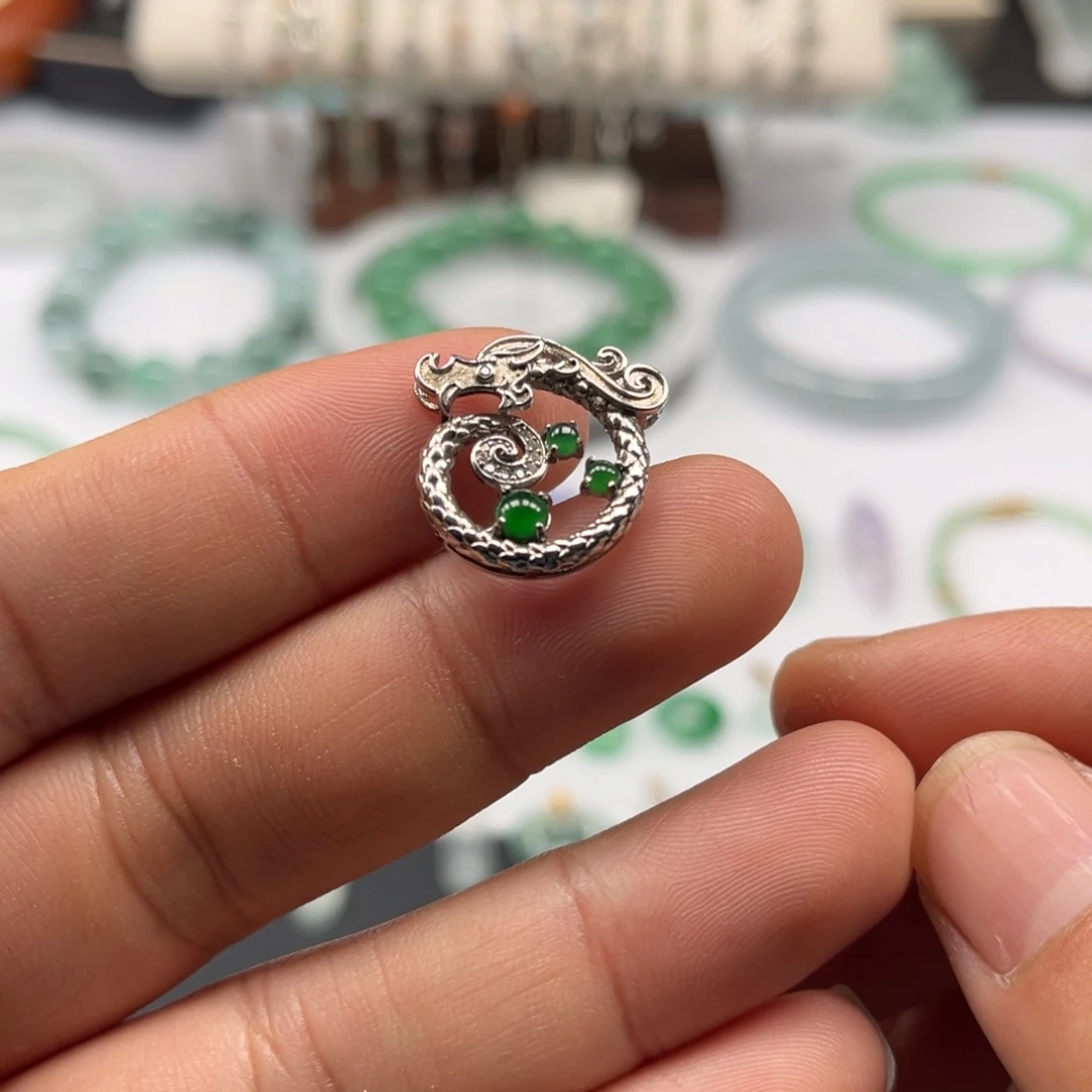 翡翠银S925镶嵌颈饰福利