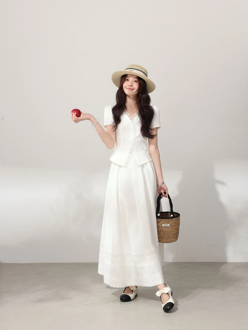 Even一雯【怦然心动】韩系高智感法式刺绣松紧腰白色半身裙有内衬