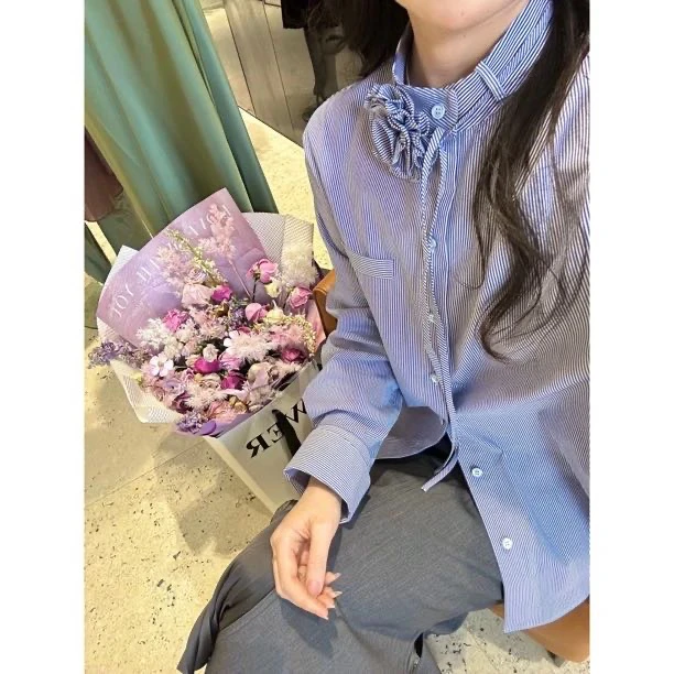 【专柜正品】岸芷丁兰爆款细条纹立领附花朵宽松长袖衬衫女130050