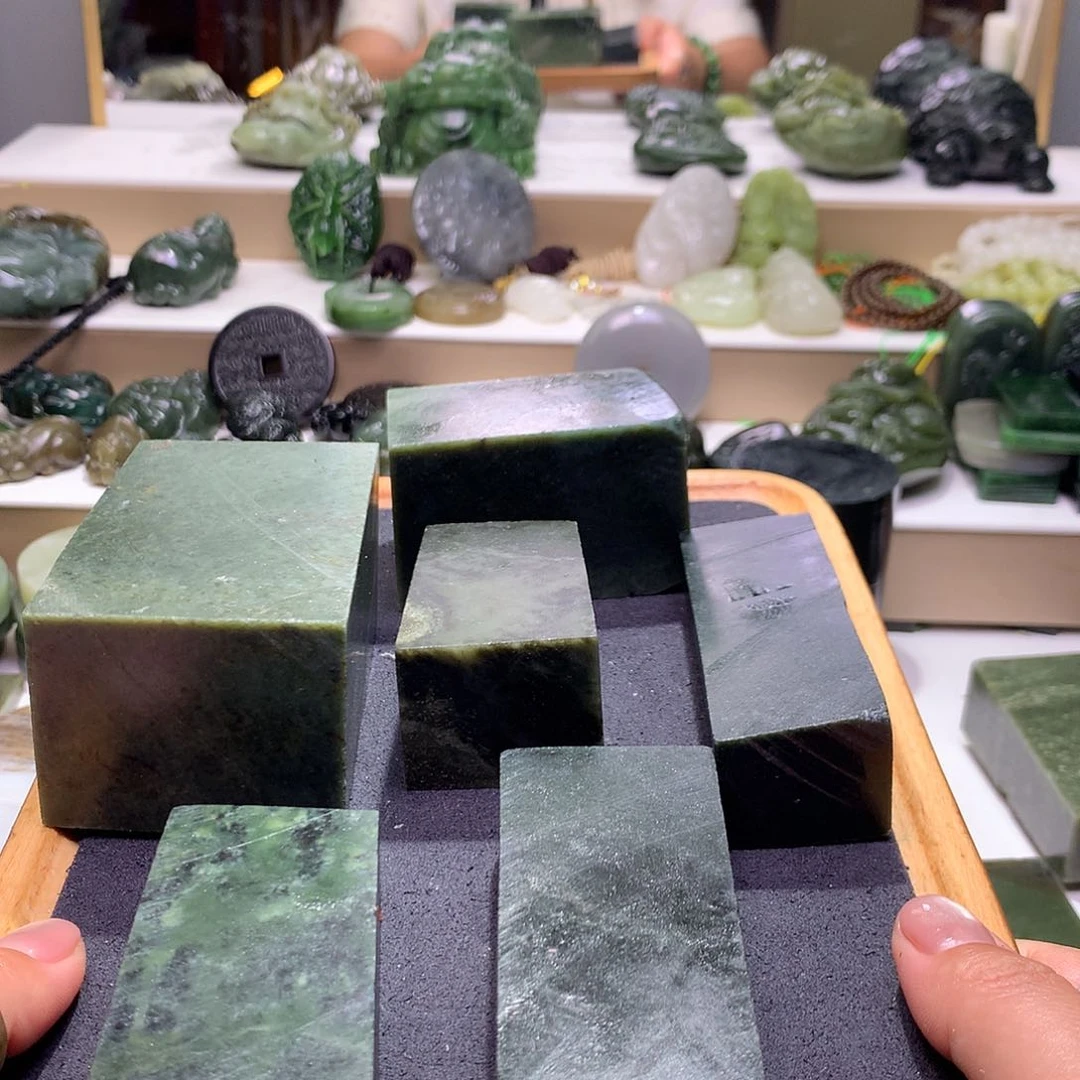 颈饰未镶嵌和田玉曹**.