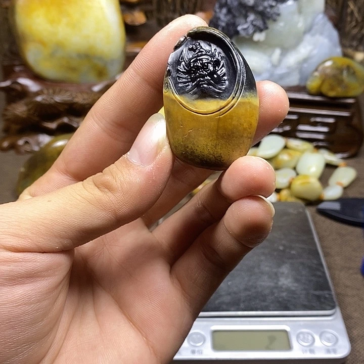 和田玉未镶嵌把件