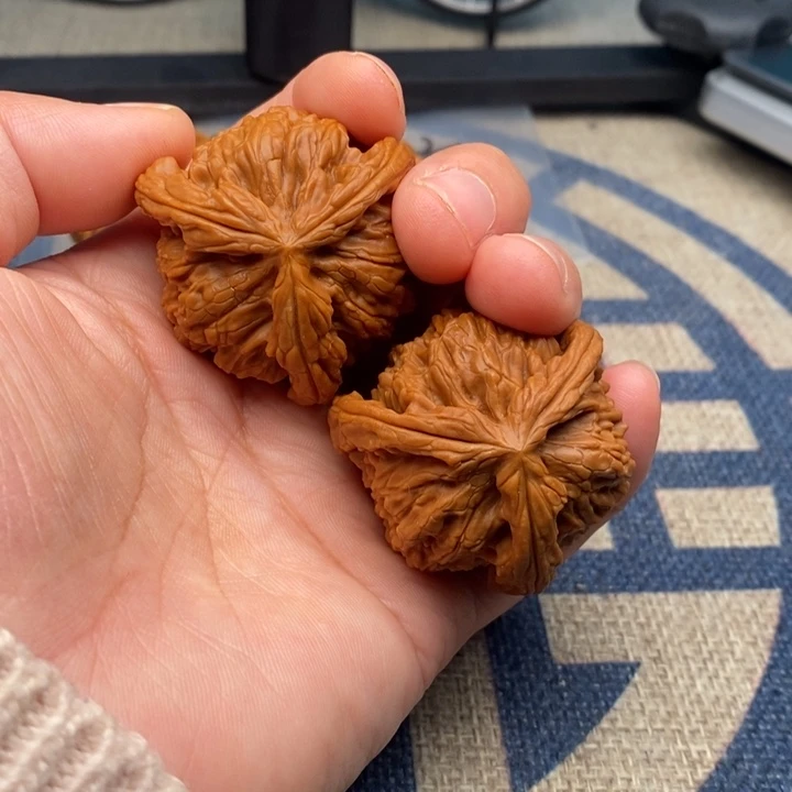 吊坠文玩核桃8*8三棱