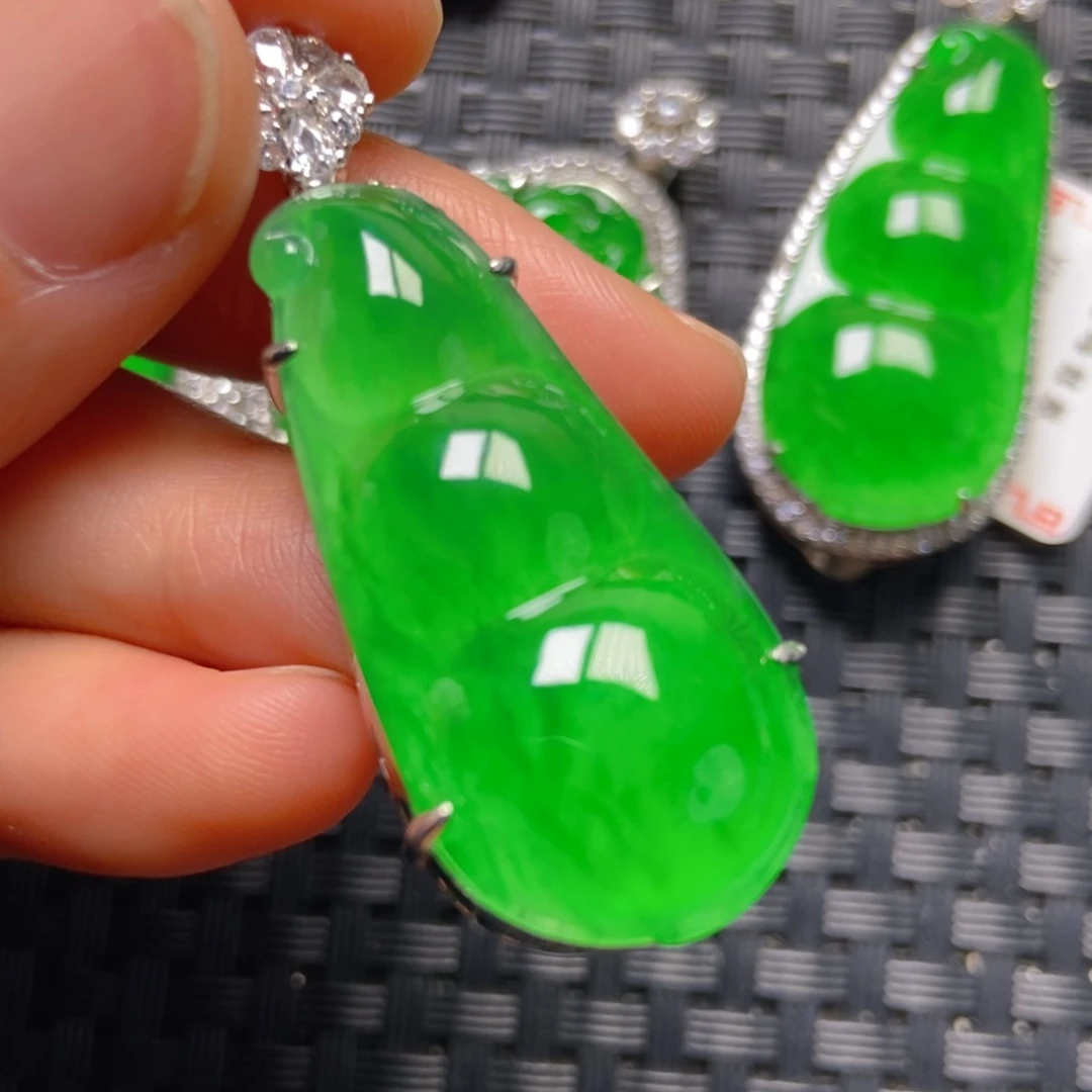 翡翠银S925镶嵌颈饰福豆吊坠