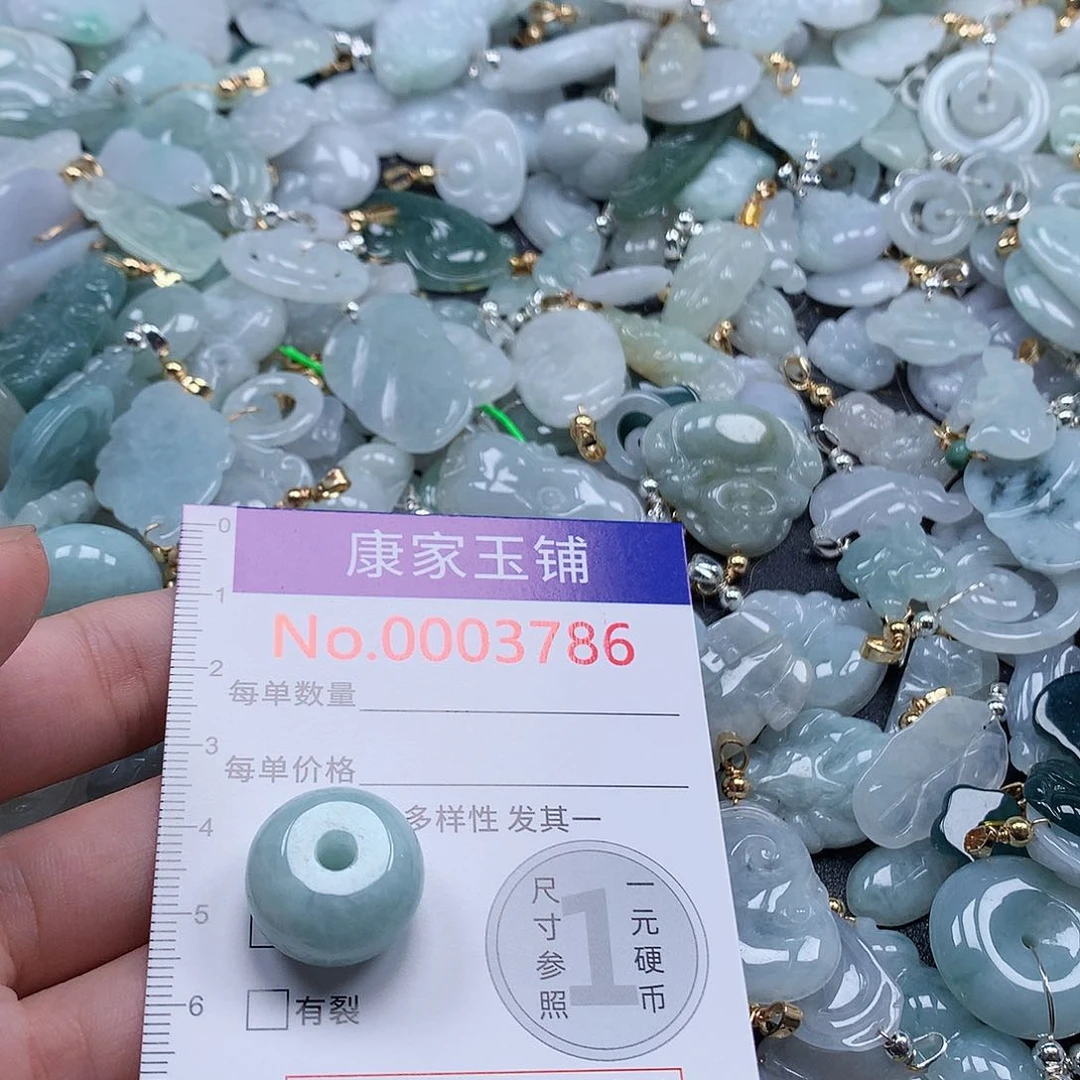 颈饰未镶嵌翡翠l