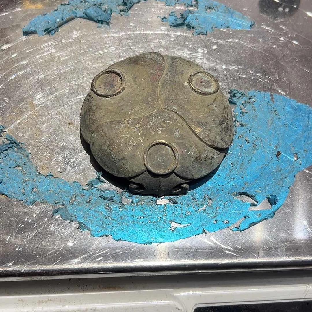 洪**哥微瑕疵黄铜摆件工艺品