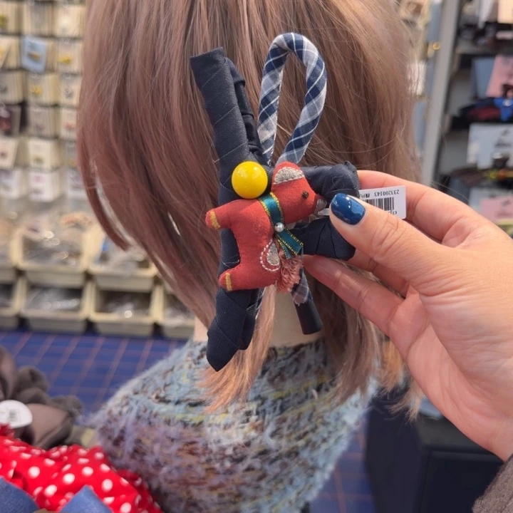 布艺非金属桔红色小马