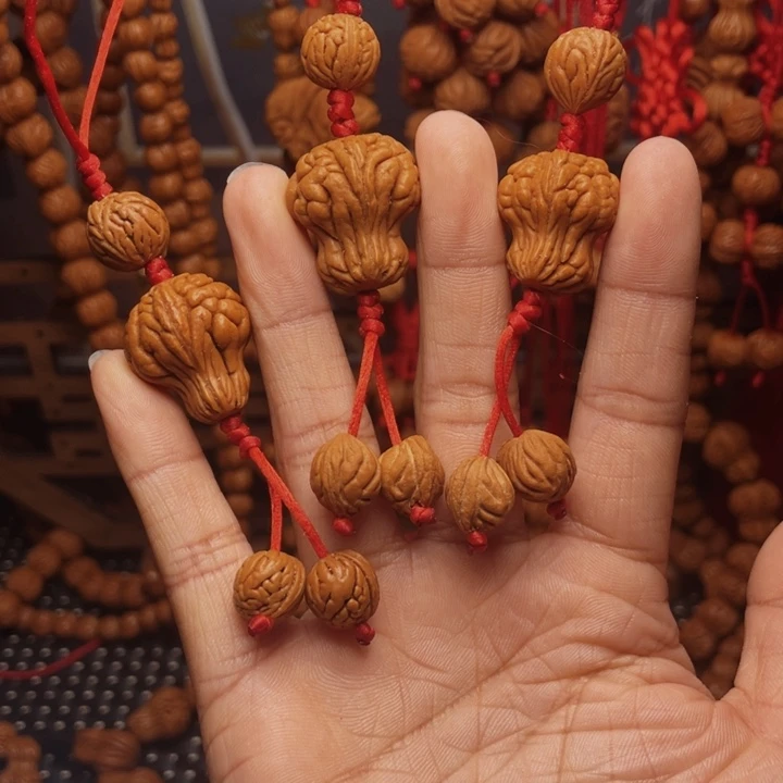 木质类龙纹桃枭挂件