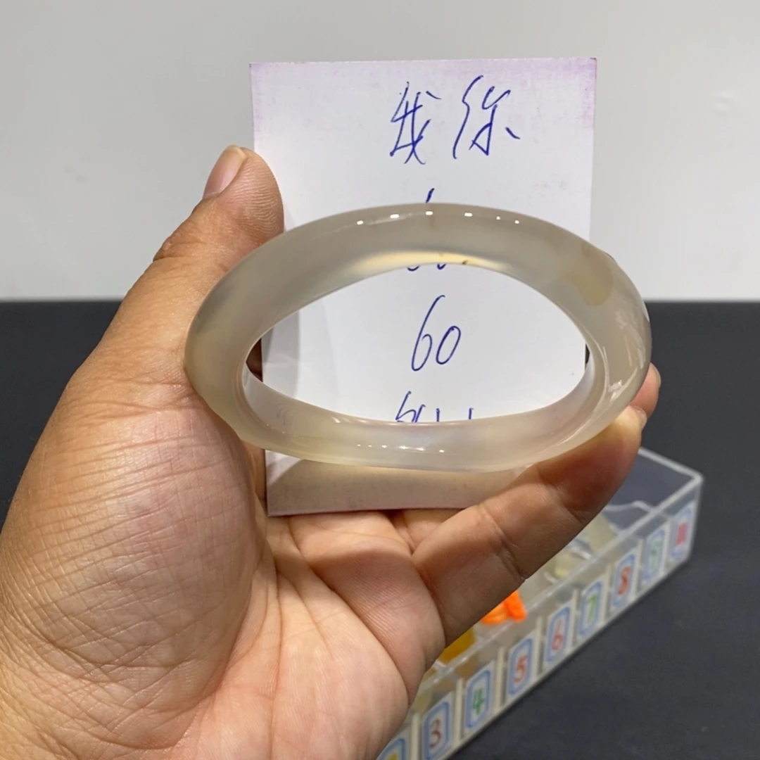 夏***你玛瑙/玉髓未镶嵌手镯