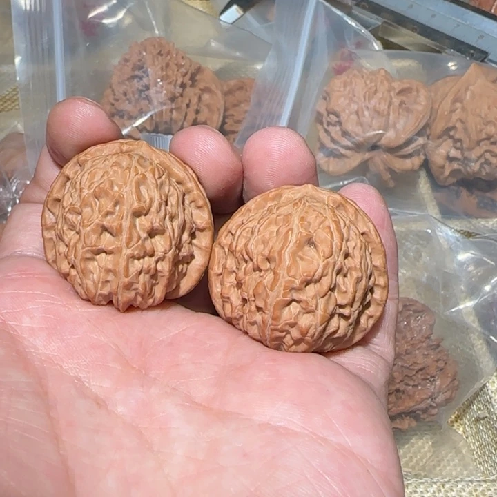 爱***李吊坠文玩核桃35白狮子